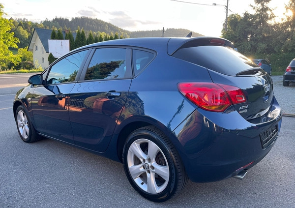Opel Astra cena 32700 przebieg: 135000, rok produkcji 2012 z Biała małe 92